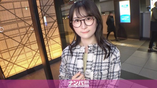 200GANA-3242  Using Strawberries As Bait, We Pick Up A Fair-skinned, Serious Amateur Who Looks Good In Glasses! Despite Her Appearance, She Has Had An Affair!