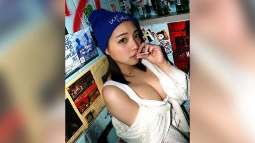 Thumbnail for FC2PPV-4543395 邀請非常可愛的神乳舞者JD到俱樂部廁所，給她吹泡泡